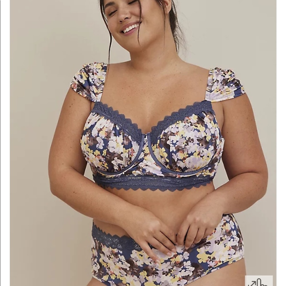 Torrid size 2 Underwire Longline Cap Sleeve
Bra - Mesh Floral